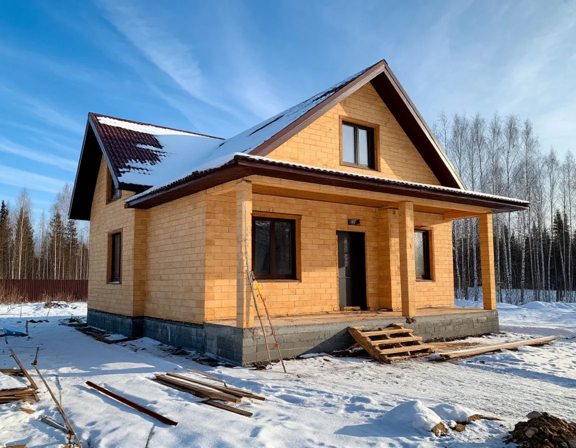 Зимняя стройка. Изображение создано с помощью ИИ. Зимняя стройка. Изображение создано с помощью ИИ.